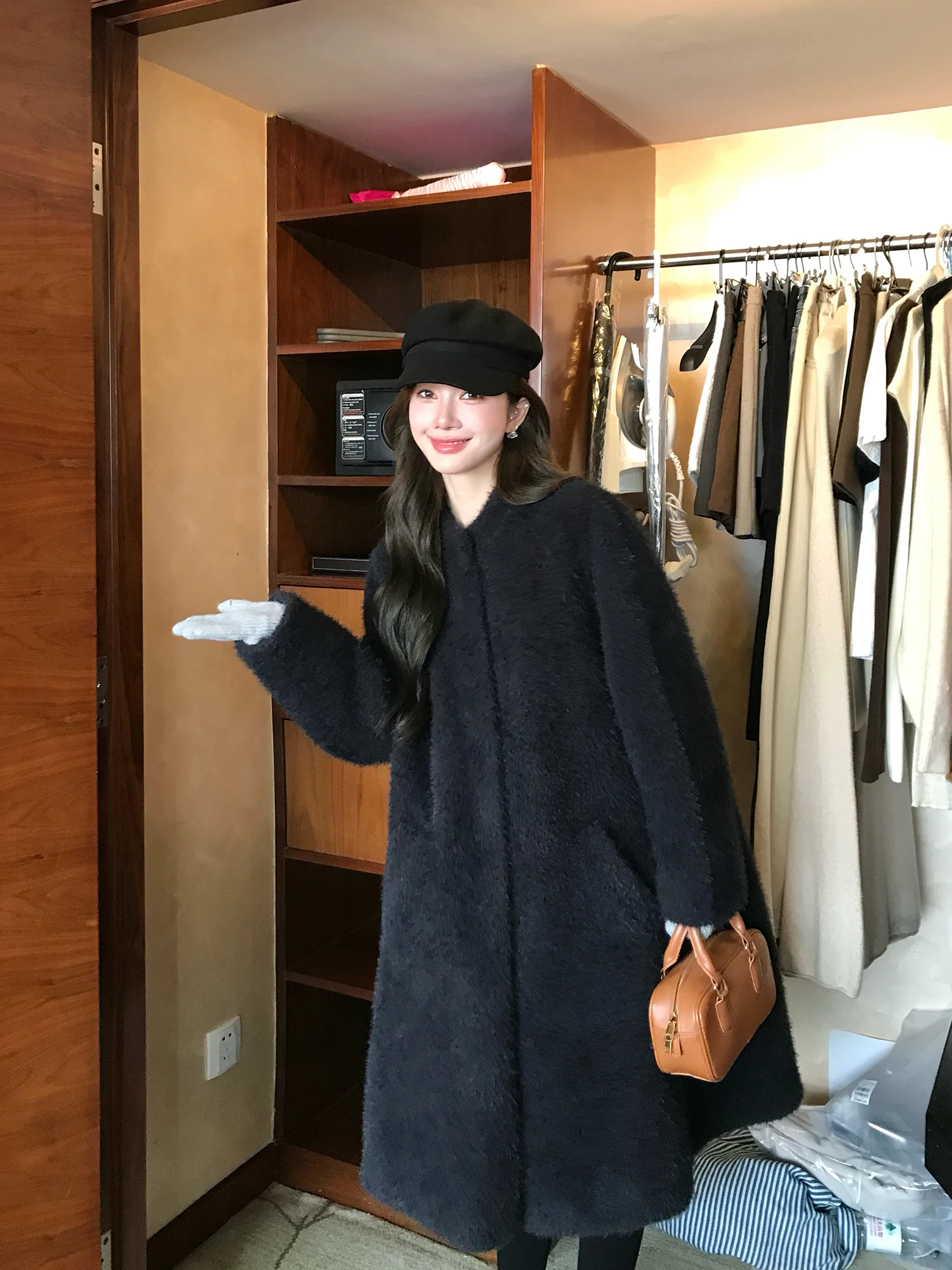 

Экологичная шуба из натурального меха ягненка для женщин, новая зимняя модель, цельная шкурка, длинный рукав, круглый вырез, корейская версия