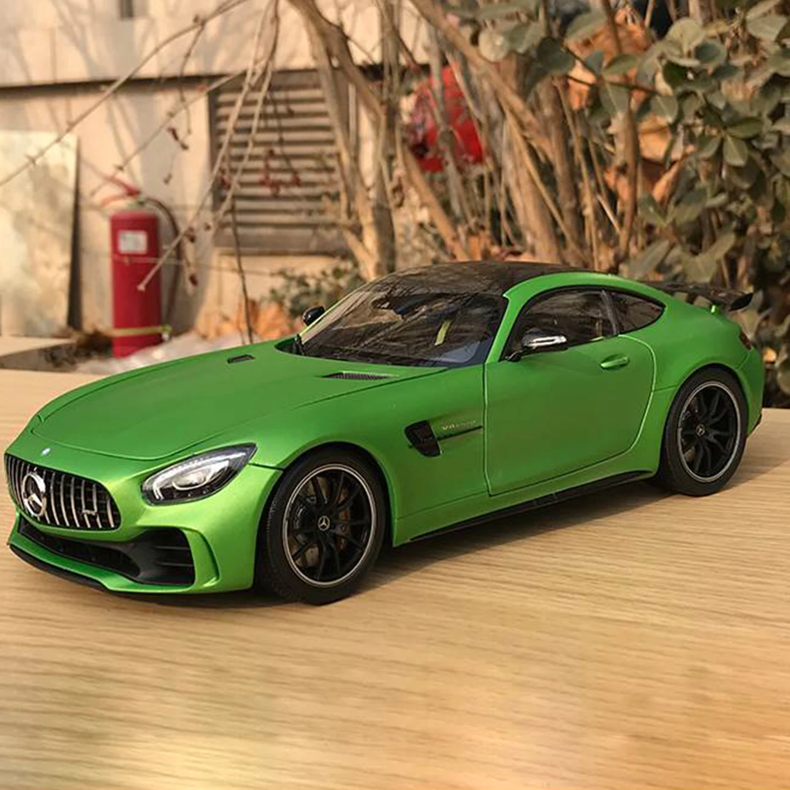 AMG GTR 1:18 Alloy Car Model Toy, Realistic Lights & Sounds, Kids Racing Enthusiast's Dream Collectible