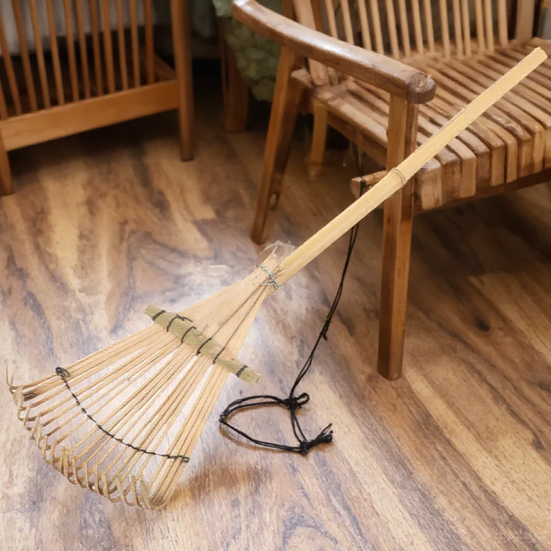 

Gardening Bamboo Rake Small Lightweight Hand Rake Yard Tool Loosening for Weeding Planting Outdoor Garden Tool
