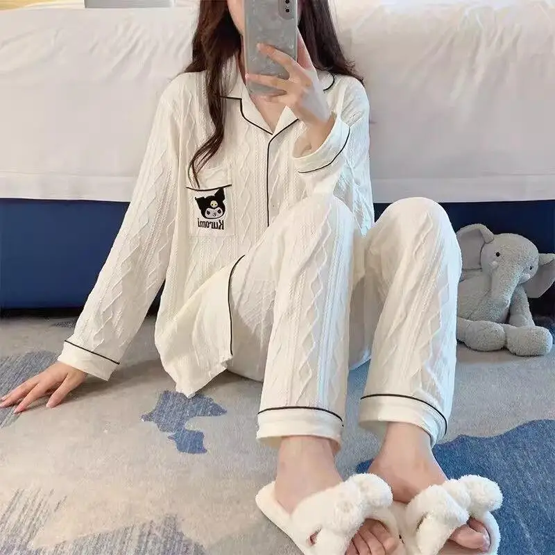 

Новинка: Комплект домашней одежды Sanrio Kuromi из хлопка – пижама с длинными рукавами и брюками, весенний вариант для женщин и студентов, милый мультяшный дизайн.