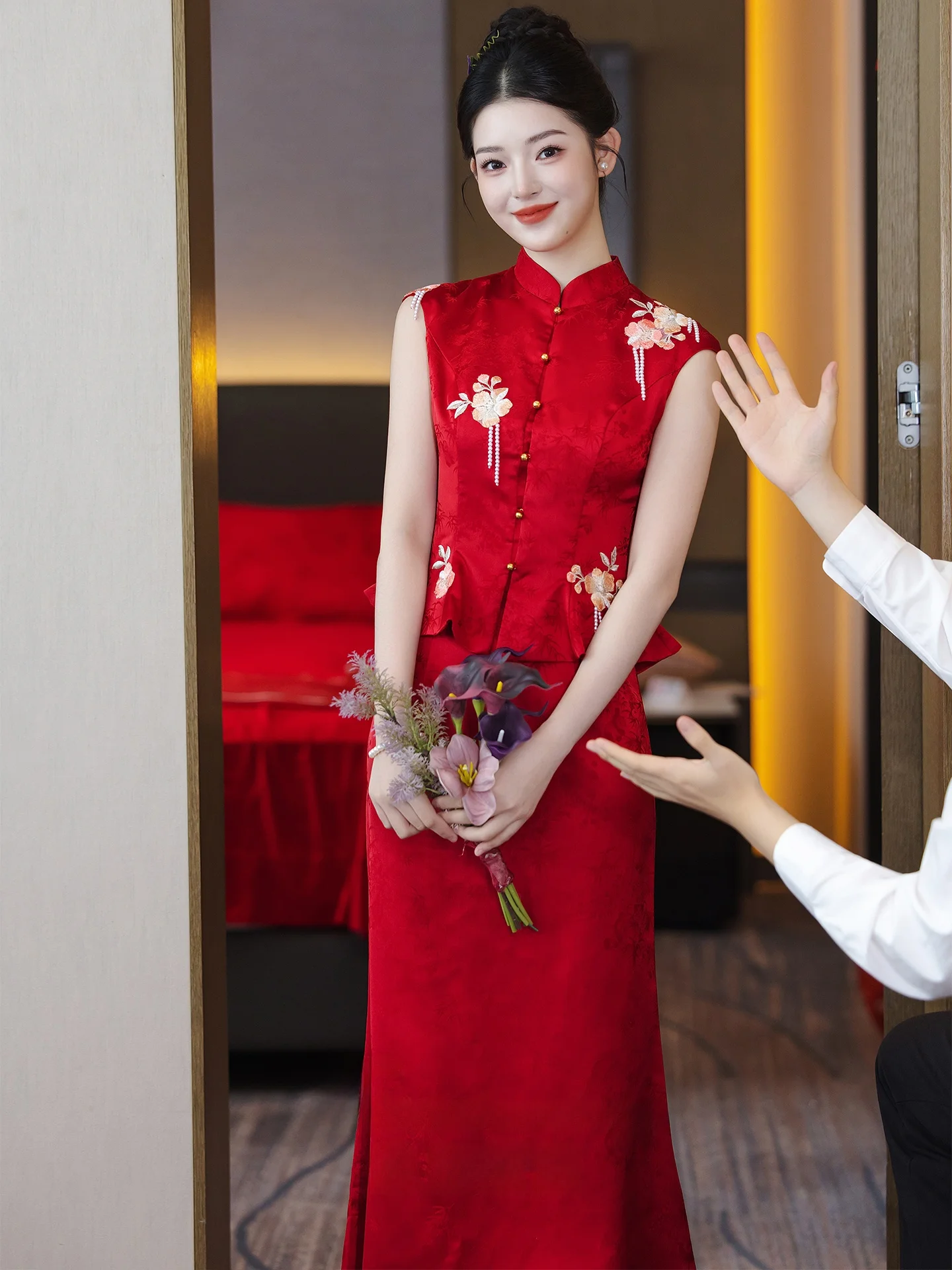 

Красный вышитый свадебный комплект: новое китайское платье для помолвки, длинная юбка в винтажном стиле из полиэфирного волокна