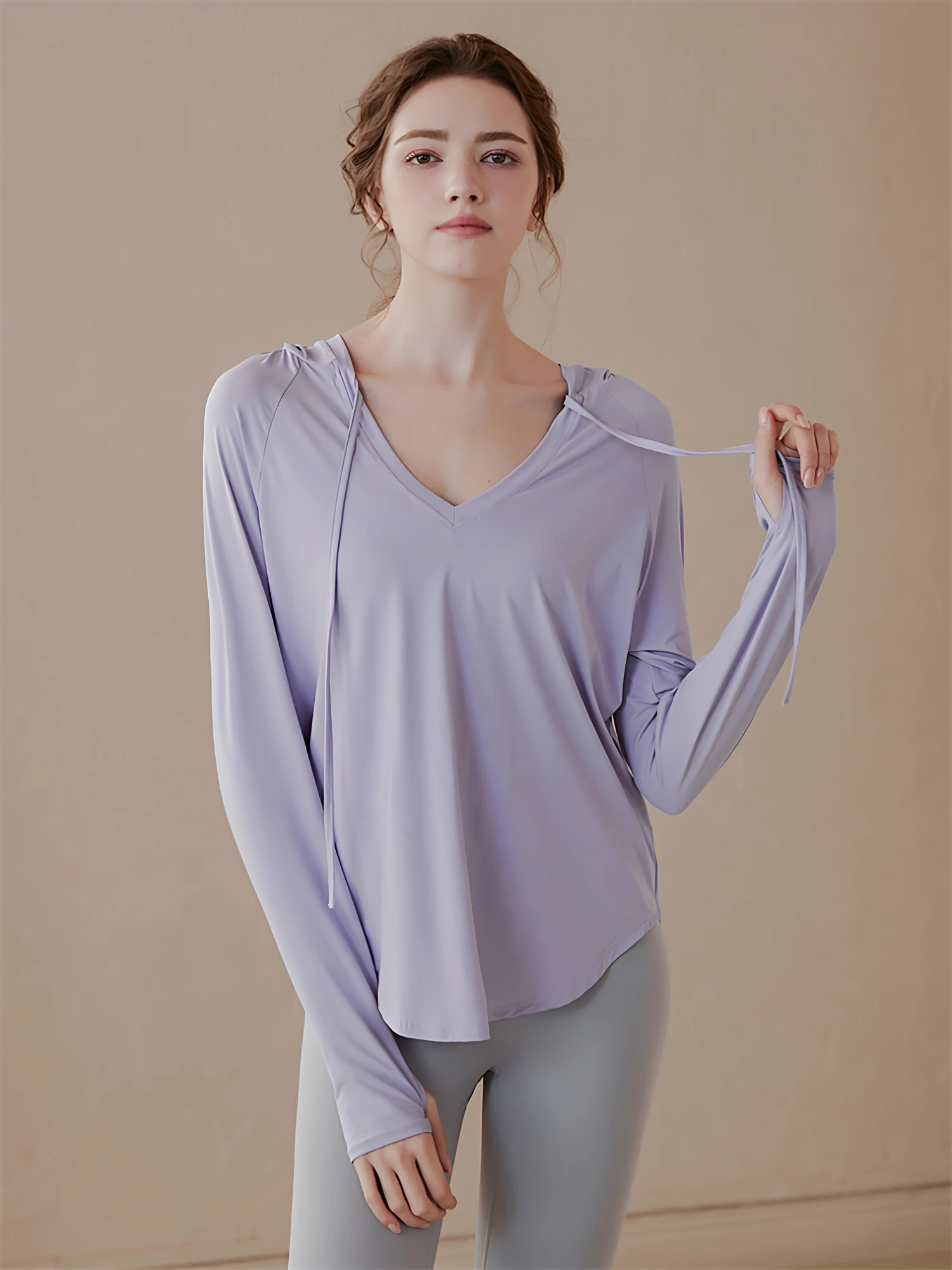 

Свободная удлиненная спортивная кофта с V-образным вырезом для йоги и бега, женская, осенне-зимняя, новая, быстросохнущая, с капюшоном, из смесового шелка