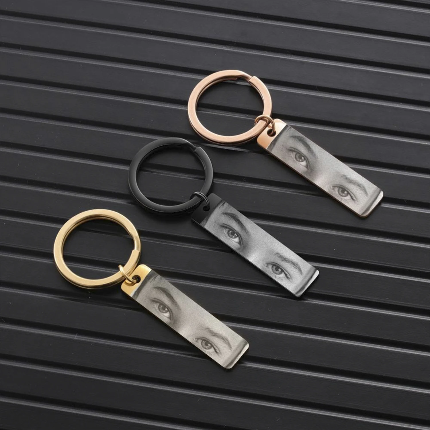 Custom Eye Photo Engraved Keychain Personalized Metal Keychain for Car Custom Logo Wedding Gift for Guests Memories Gift for Dad