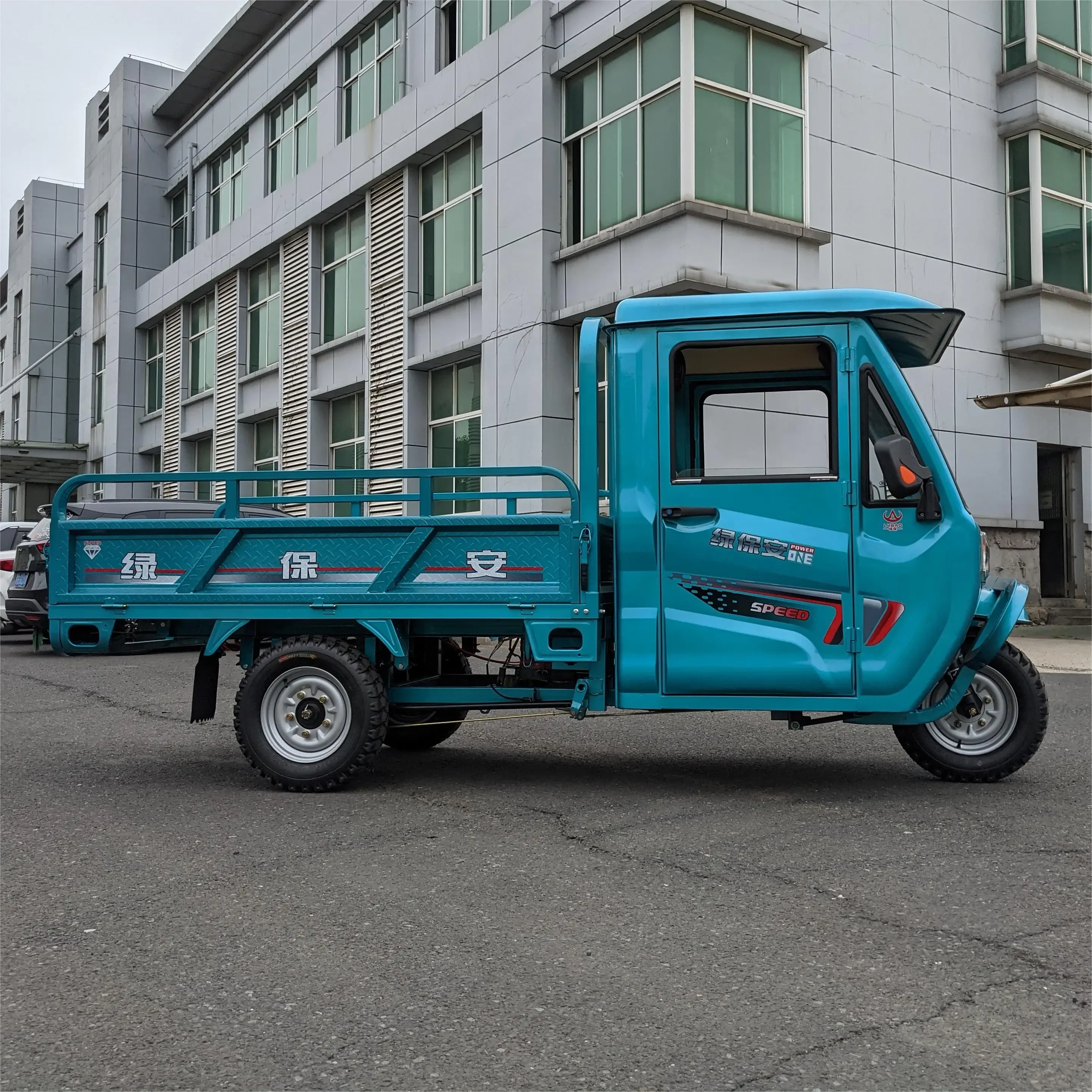 Triciclo eléctrico chino de LB-3W6D, elevador hidráulico de carga pesada, cabina cerrada