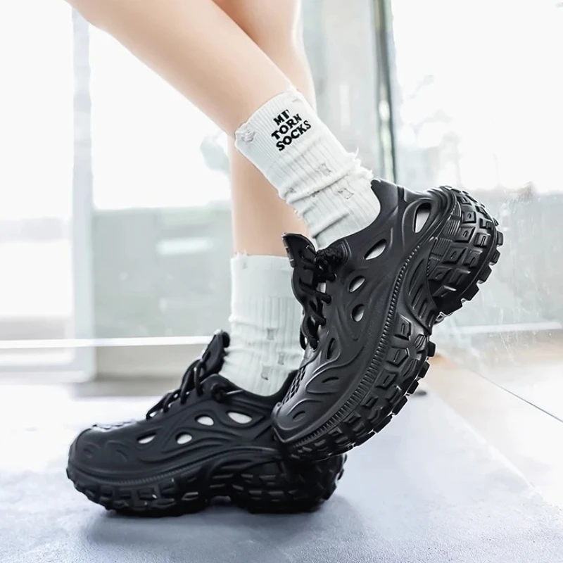 Men's Sandals Outdoor Thick Bottom 2026 New Summer Fashion Lovers Sandals EVA Baotou Hole Shoes Luxury Beach Men Garden Shoes view 2