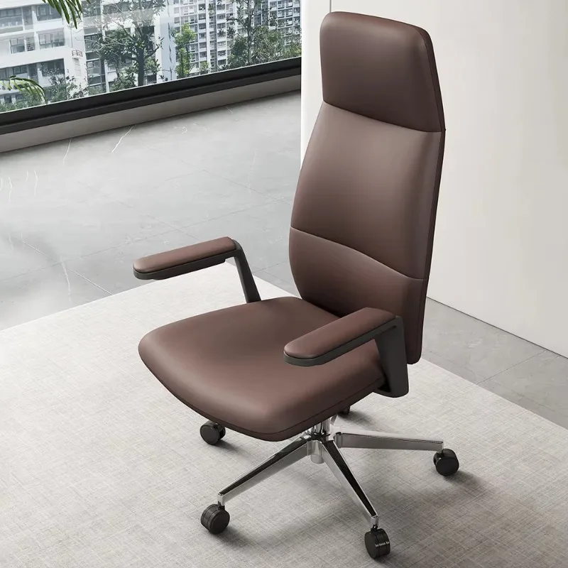 كرسي بذراعين من الجلد الصناعي باللون البني الفاخر، كرسي مريح بتصميم معاصر من الجلد للمكتب أو غرفة المعيشة #5