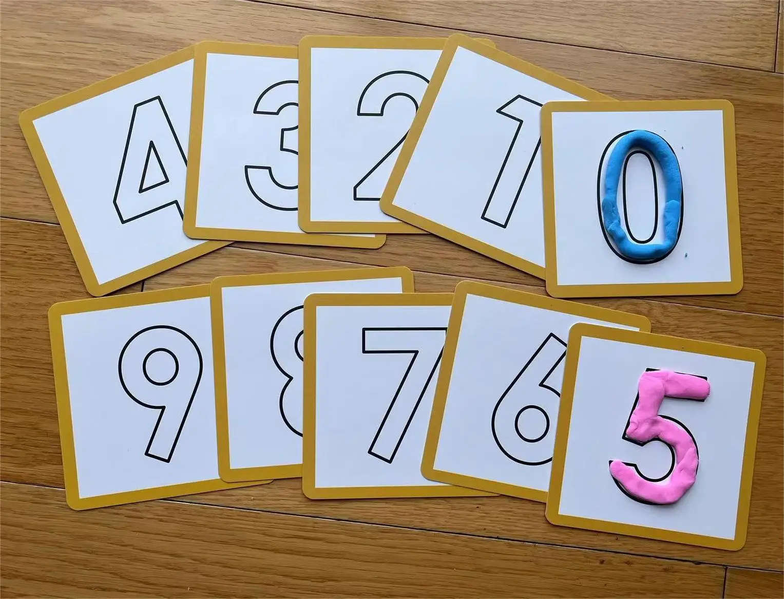 Schede didattiche per alfabeti e numeri