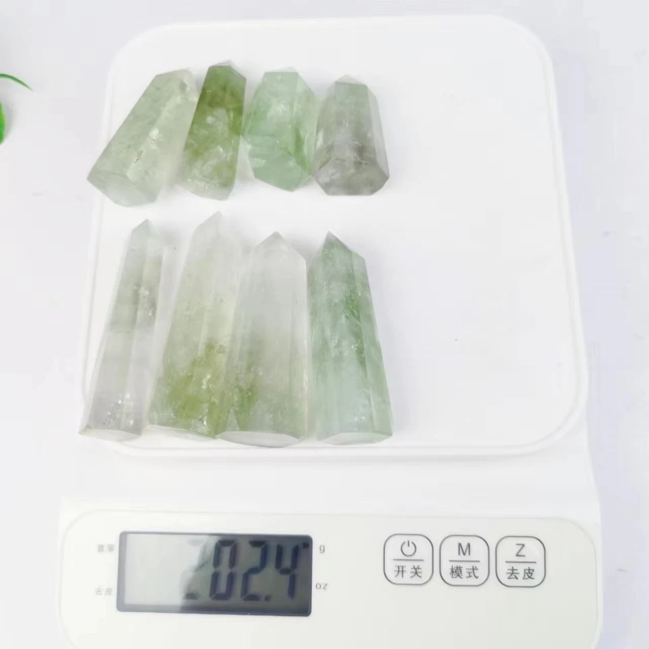 หินควอตซ์ธรรมชาติจุดหินรักษาคริสตัลสีเขียว