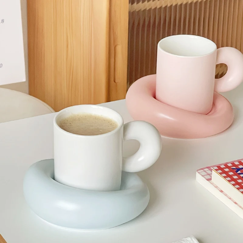 

Матовые керамические кофейные кружки и блюдца, домашние офисные кофейные чашки для влюбленных, креативное керамическое украшение для гостиной