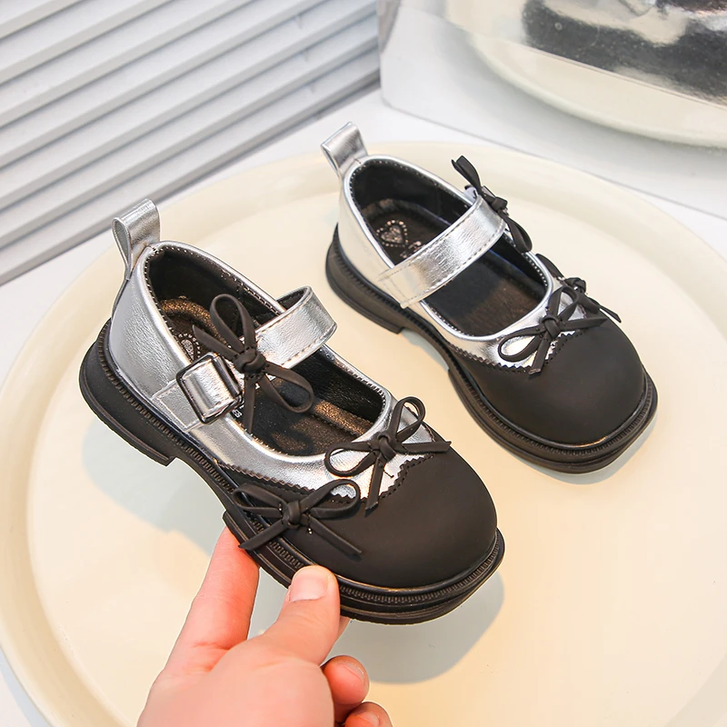 ニューキッズメリージェーンシューズカジュアル多用途ガールズファッションプリンセスレザーシューズちょう結び甘い子供用フラットノンスリップシューズ