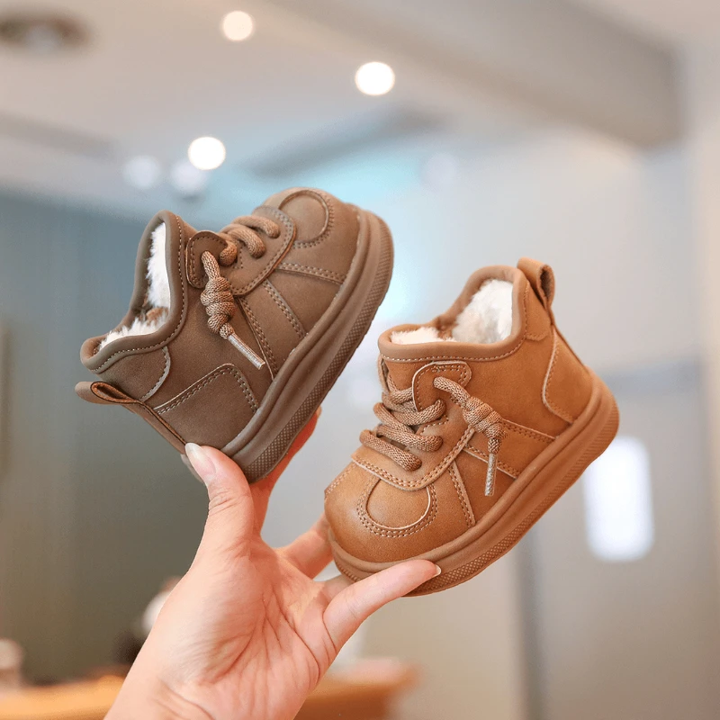 

2025 зимняя новая детская повседневная хлопковая обувь для девочек и мальчиков, модные нескользящие универсальные ботинки принцессы на мягкой подошве в корейском стиле