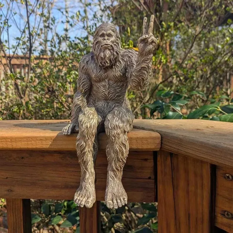 Funny Bigfoot Gorilla orangutan monkey Statue of Peace Resin Action Figure Model Garden Office Cabinet home Decor Ornament Gift