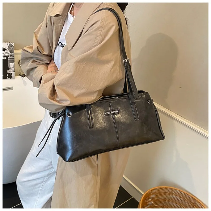 

Women's Handbag Crafted From Sheepskin Leather Featuring Casual Netherlands Vintage Spacious Soft Modern Look