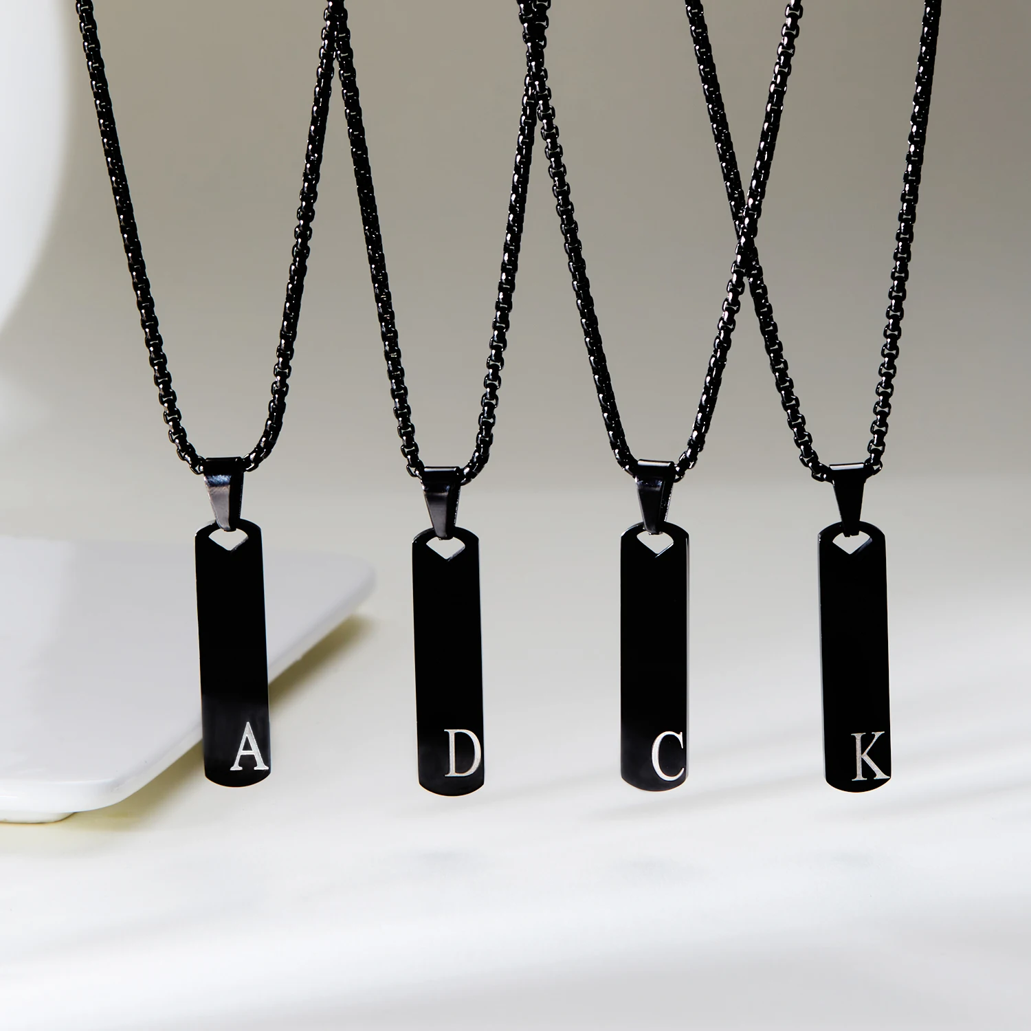 Modische Initialen-Halskette für Männer und Frauen, Exquisiter Wasserdichter Edelstahl-Anhänger mit A-Z-Buchstaben, Alphabet-Schmuck – Detail 17