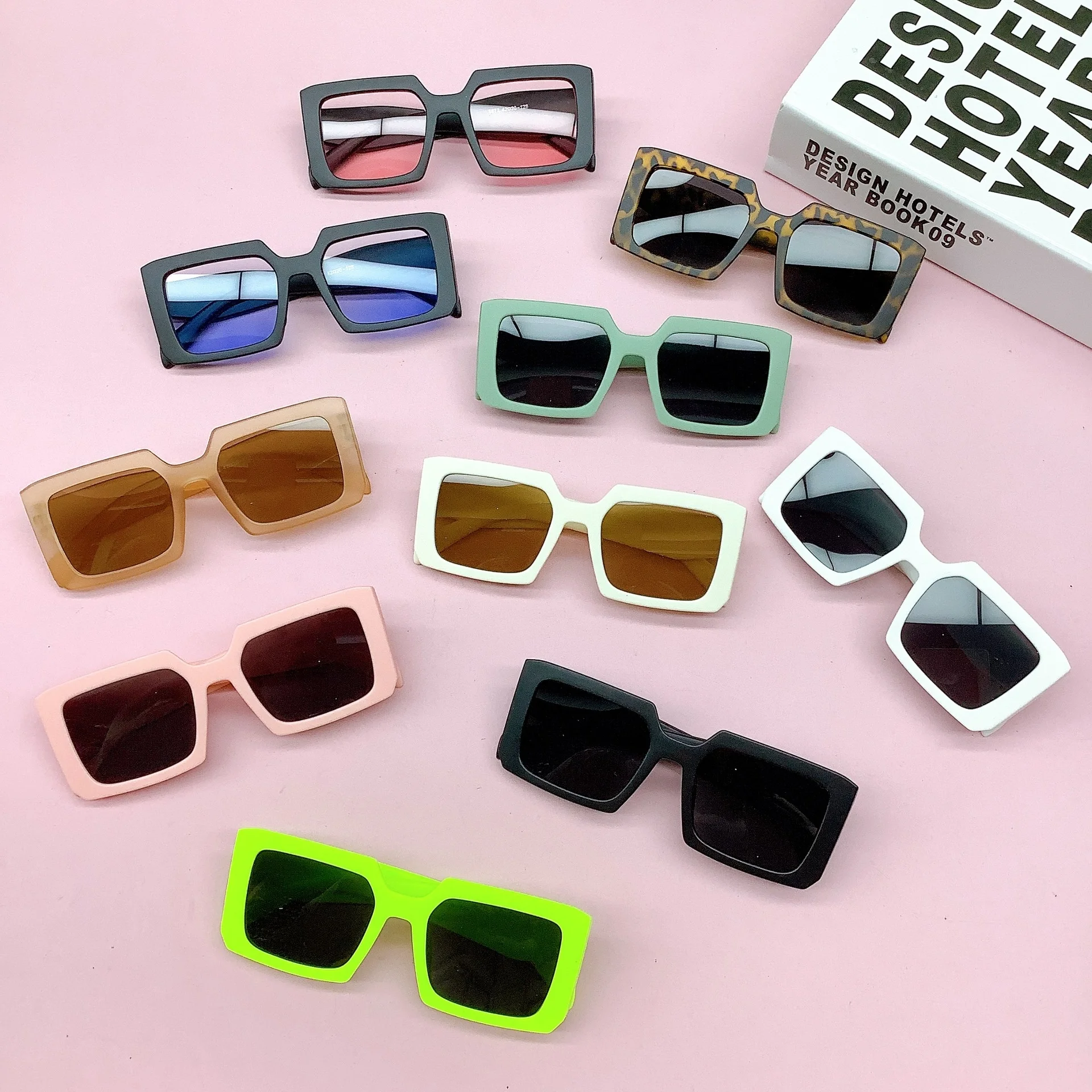 

children's sunglasses personalized box for boys and girls traveling concave sun-proof sunglasses