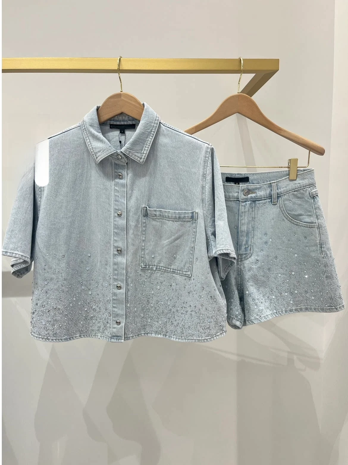 

Heidd Early Spring Heavy Duty Starry Rhinestone Short Sleeve Denim Shirt And Shorts Set Women's Fashion Two-Piece Suit