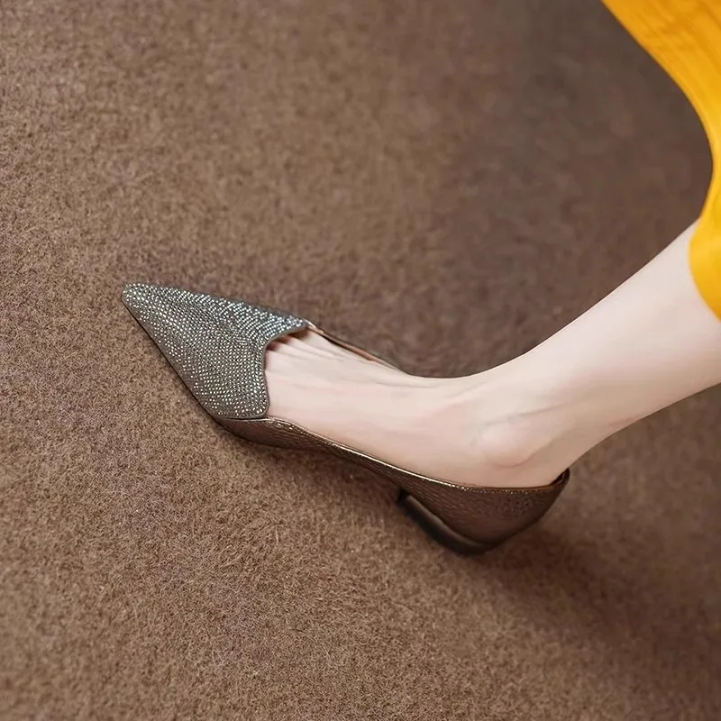 Comfortable single shoe women's 2026 autumn new item pointed shallow mouth flat bottom temperament versatile scoop shoe women