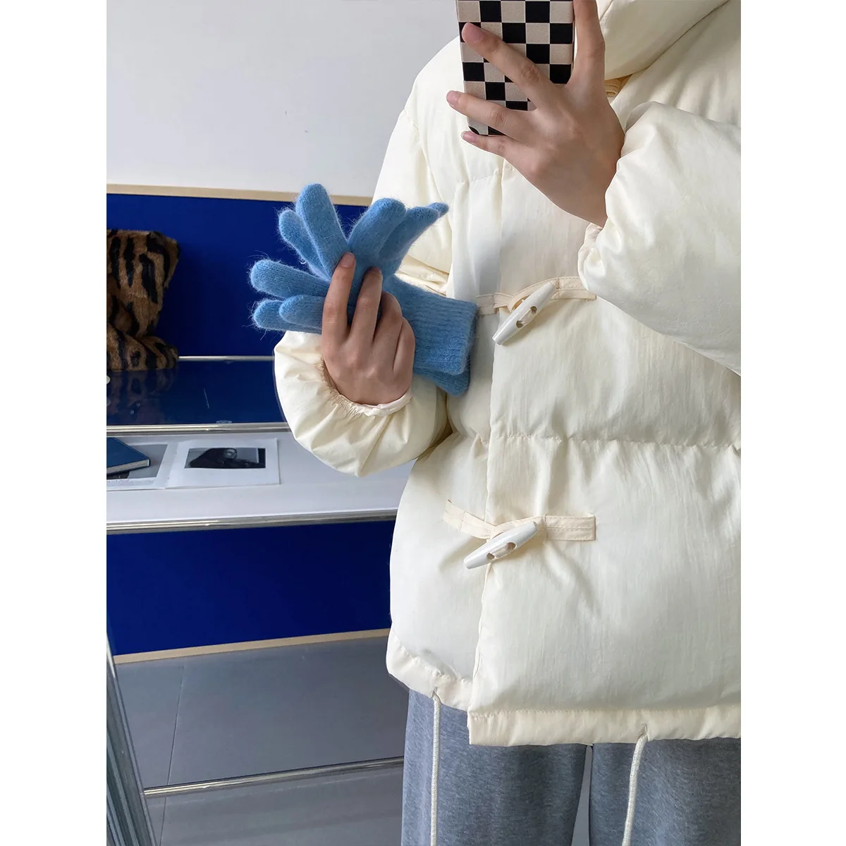 Cow Horn Button Cotton Coat Women\'s Short Fashion Winter New Fashion Bread Coat Cotton Coat Thickening Solid Color Coat