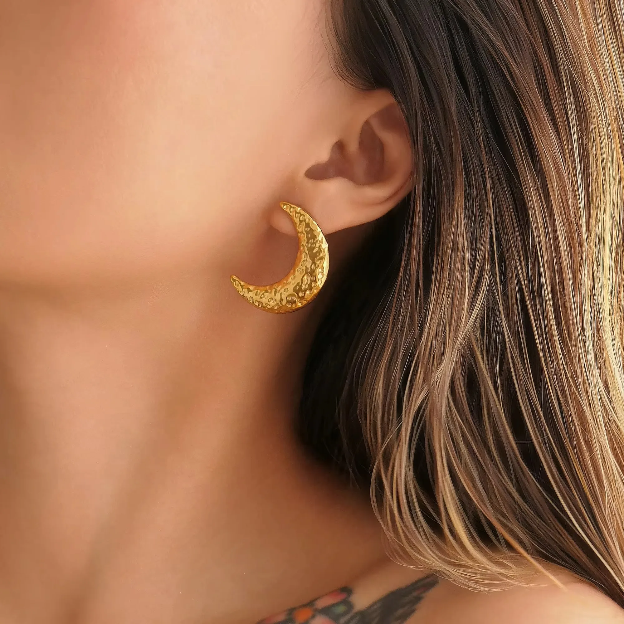 

18k Gold Plated Stainless Steel Boho Hammered Surface Minimalist Moon Stud Earrings for Women Tarnish Free Waterproof Jewelry