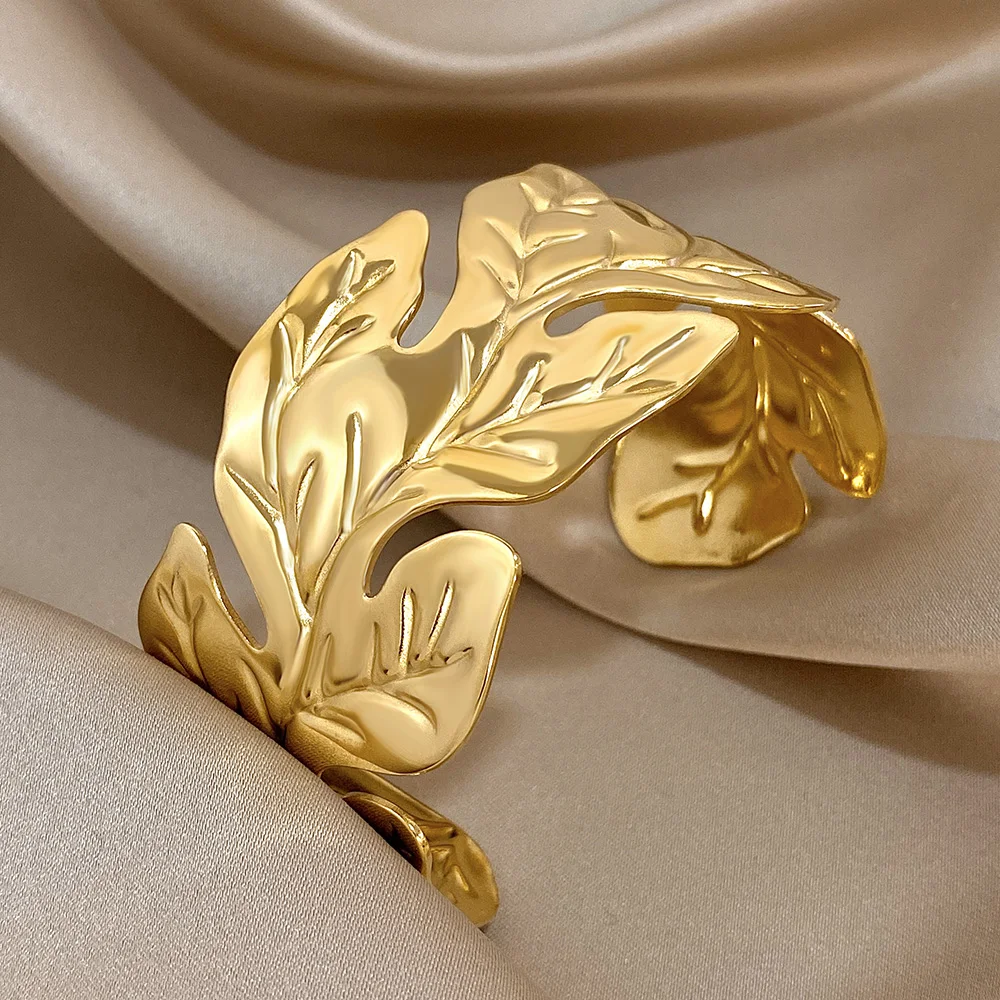 مكتنزة مطلية بالذهب الفولاذ المقاوم للصدأ الكفة الأساور للنساء لامعة لامعة كبيرة ورقة واسعة معصمه أساور مفتوحة مجوهرات مقاومة للماء