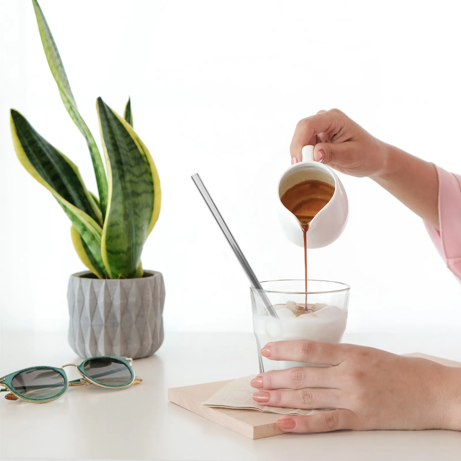 

1Set Stainless Steel Straws Reusable Lightweight Metal Bar Straws with Cleaning Brush for Party Drinks Milk Tea Juice Straw