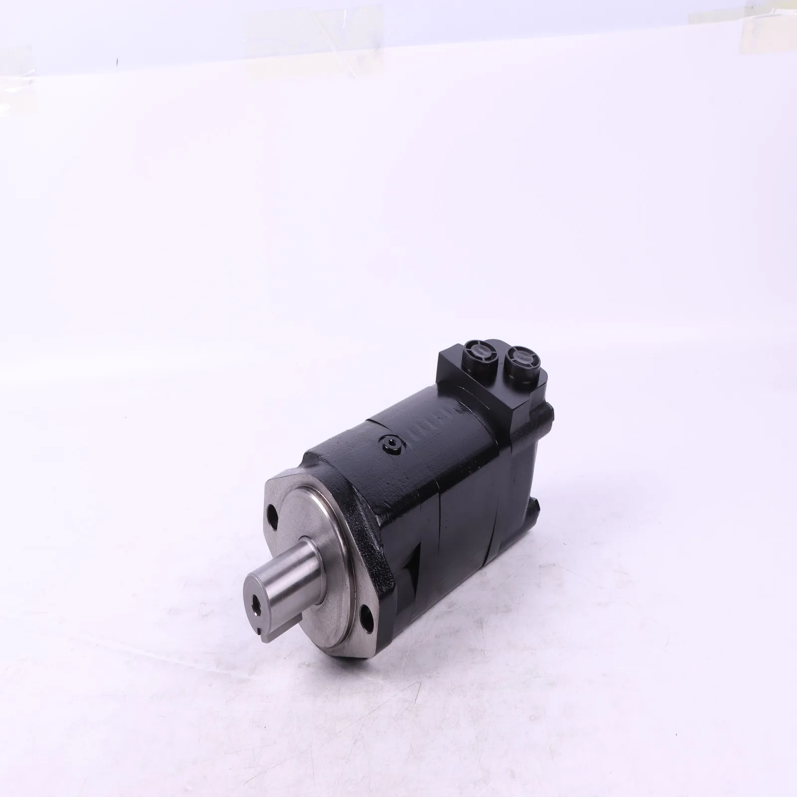 1041228006 Hydraulic Motor For CharLynn Eaton 393.8 CC 24.03 CI 2 Bolt Standard Mount 1-1/4 Inch Shaft