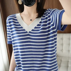 Nuova maglietta a maniche corte a righe in cotone estivo da donna T-shirt versatile allentata versione coreana camicia con fondo a mezza manica con scollo a V