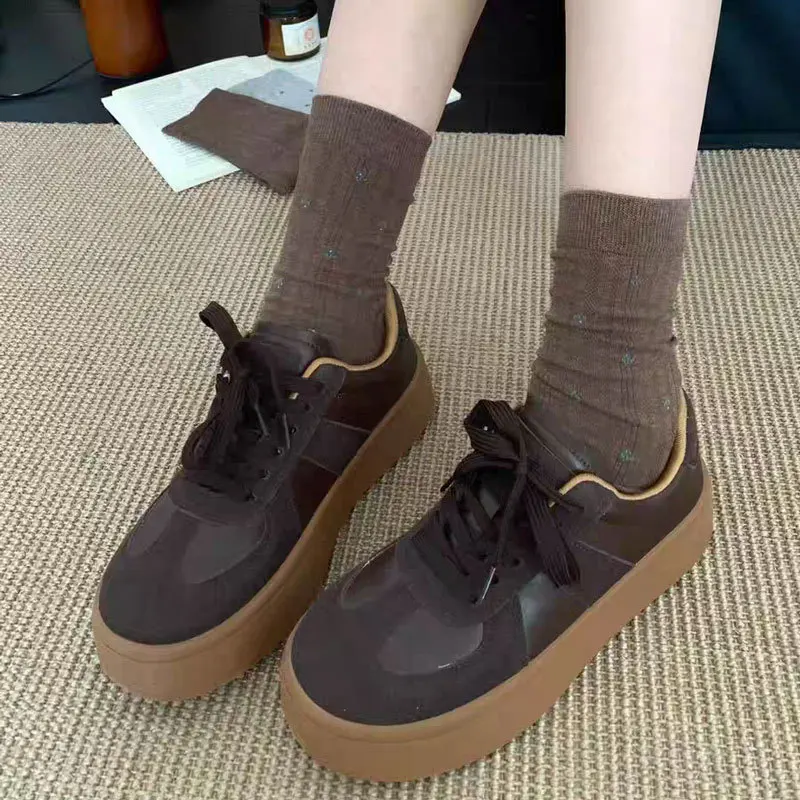 1/4 paar Frauen Herbst Winter Kleine Blumenmuster Mitte Rohr Socken Retro Modische Maillard Stil Weiche Bequeme Freizeit Socken – Detail 3