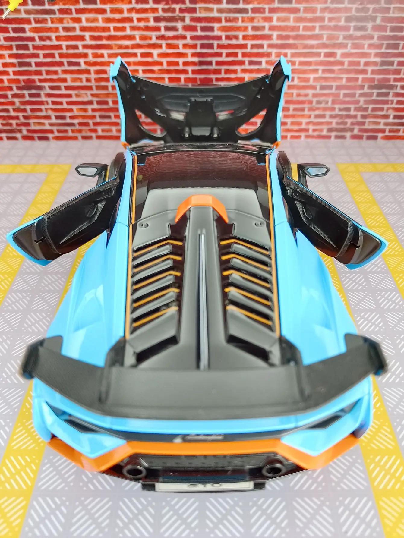 

rastar 1:18 Lamborghini Huracan STO Supercar Car Model Toy Car doors on both sides that can be opened fine workmanship