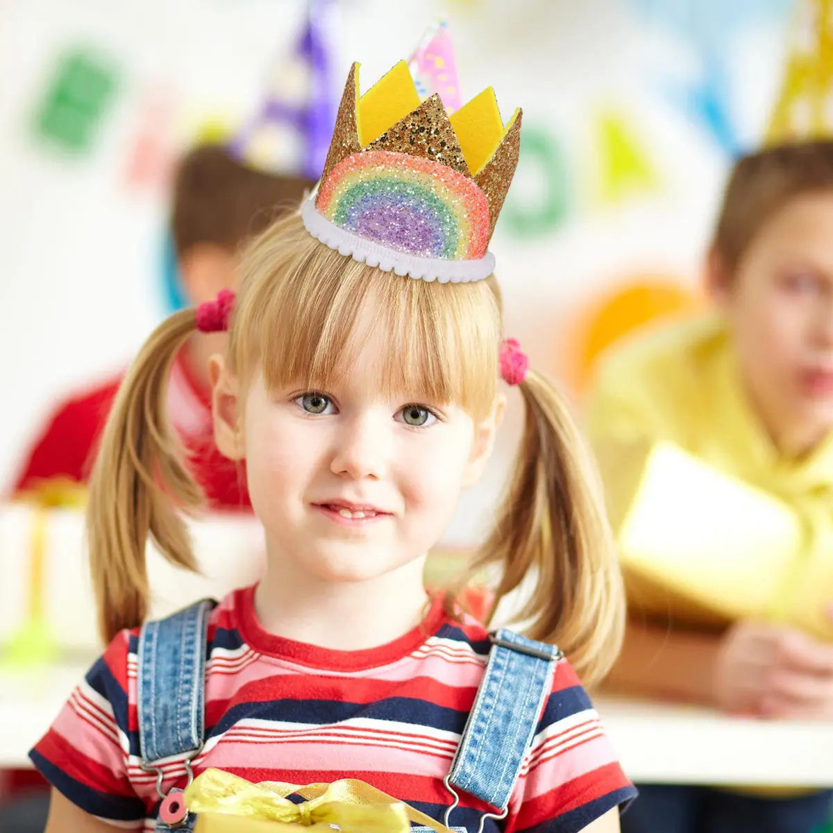 

Детская праздничная корона-шляпка, радужная повязка для волос, золотисто-белое кружево, аксессуары для вечеринки, подарок на детский праздник, эффектный аксессуар для детских торжеств