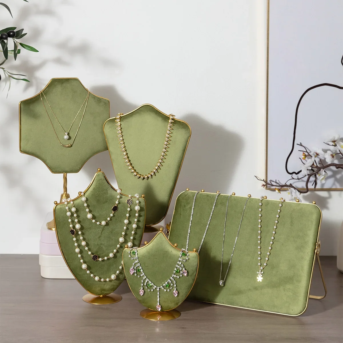1 pièce Support à bijoux en forme de couronne avec base métallique, idéal pour comptoir de coiffeuse, vitrine de boutique, présentoir à colliers