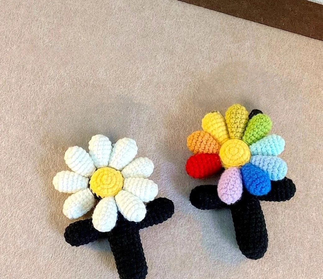 DIY crocheted GD small daisy hand flower support item wool knitting material bag keychain rainbow flower potted plant