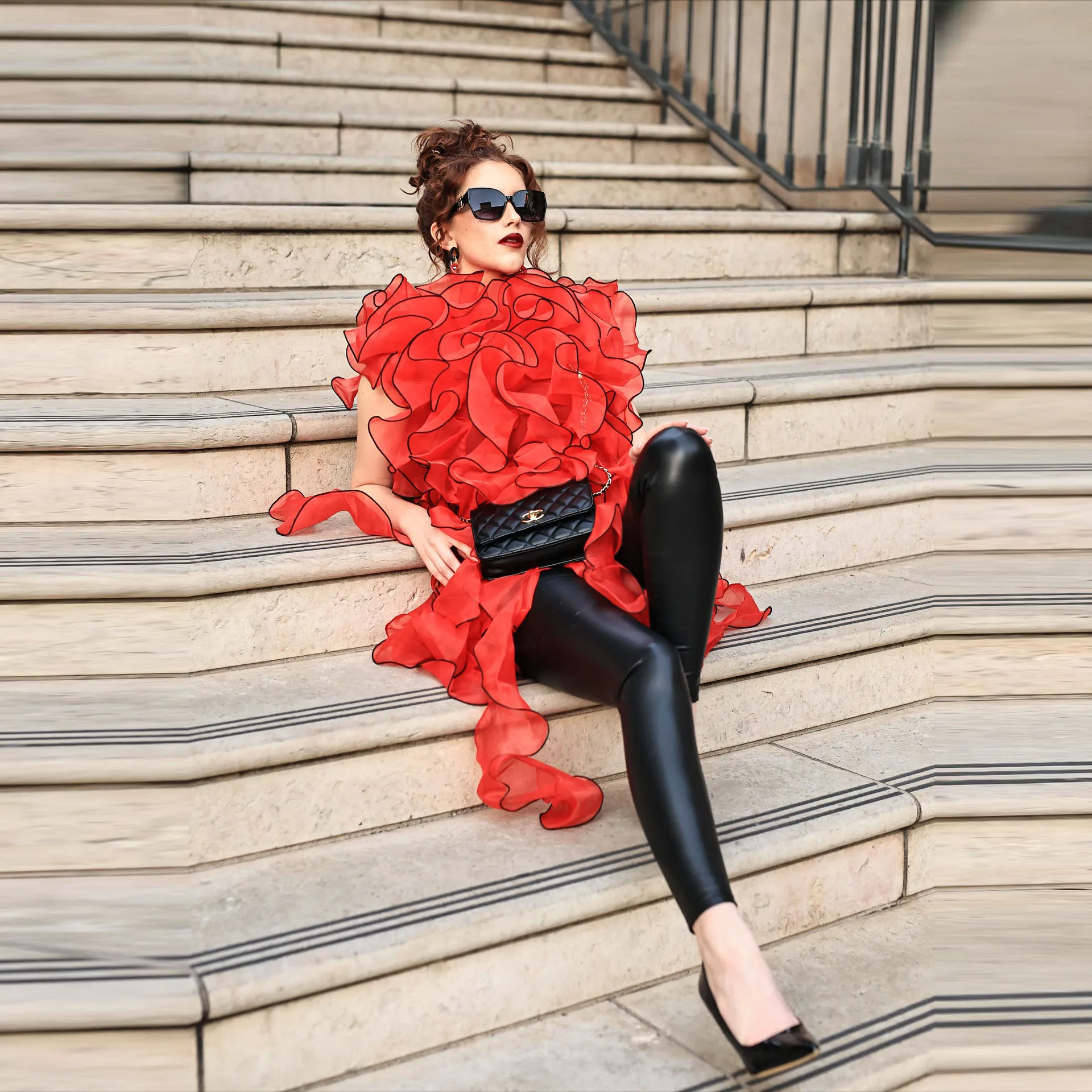 

Роскошная прозрачная блузка красного цвета с рюшами и 3D многослойными оборками, асимметричный дизайн с высоким воротником, модная уличная одежда для женщин