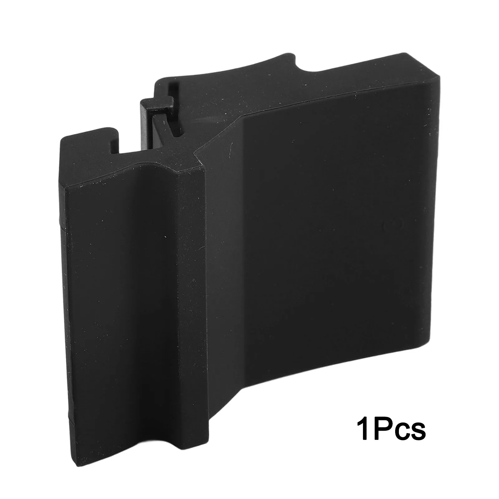 

Держатель для телефона на приборной панели Tesla Model 3Y с металлической и силиконовой конструкцией, обеспечивающий безопасное и регулируемое размещение