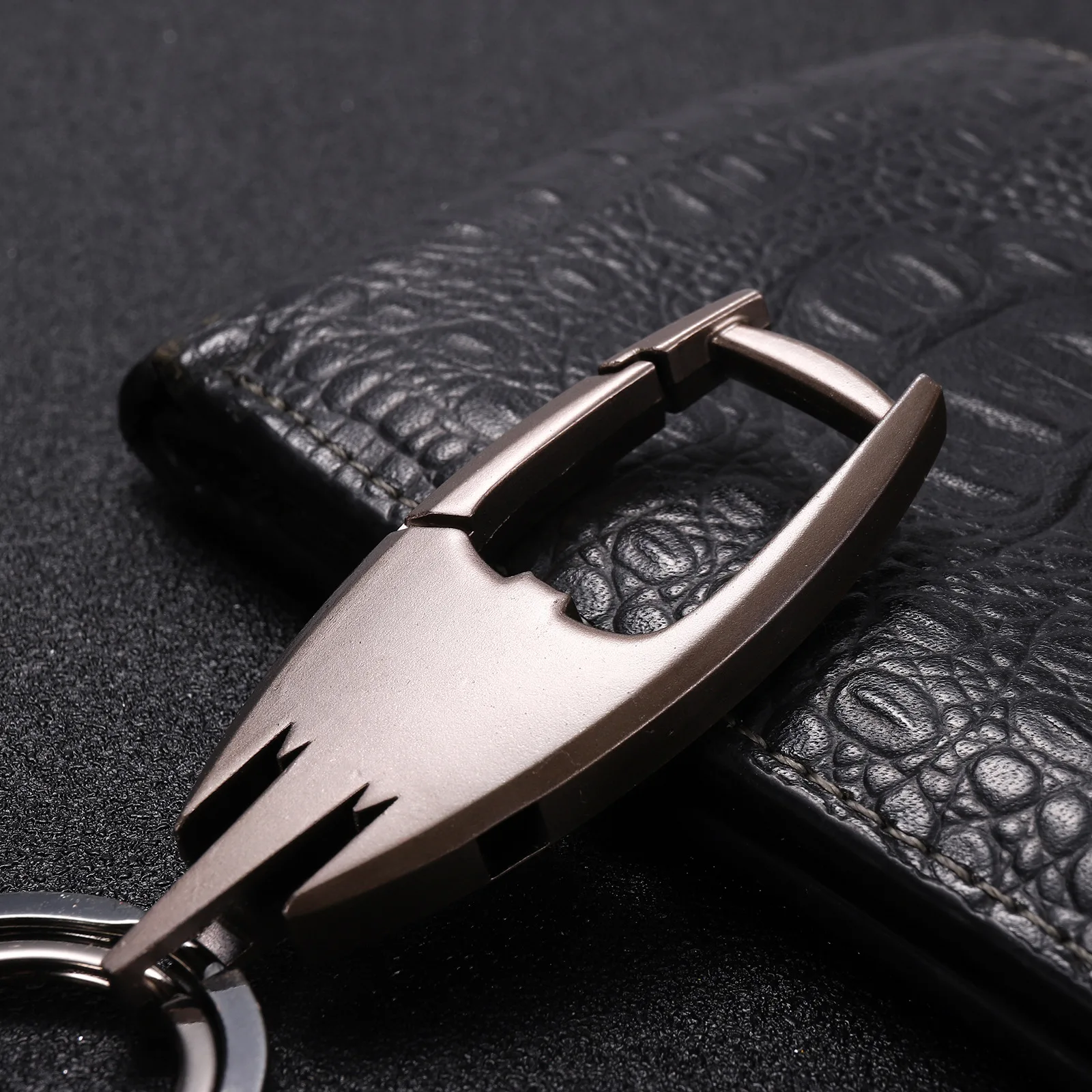 Nieuwe Creatieve Vleermuis Vorm Metalen Sleutelhanger Mannen En Vrouwen Eenvoudige Sleutel Accessoires Party Gift Ornamenten K4060