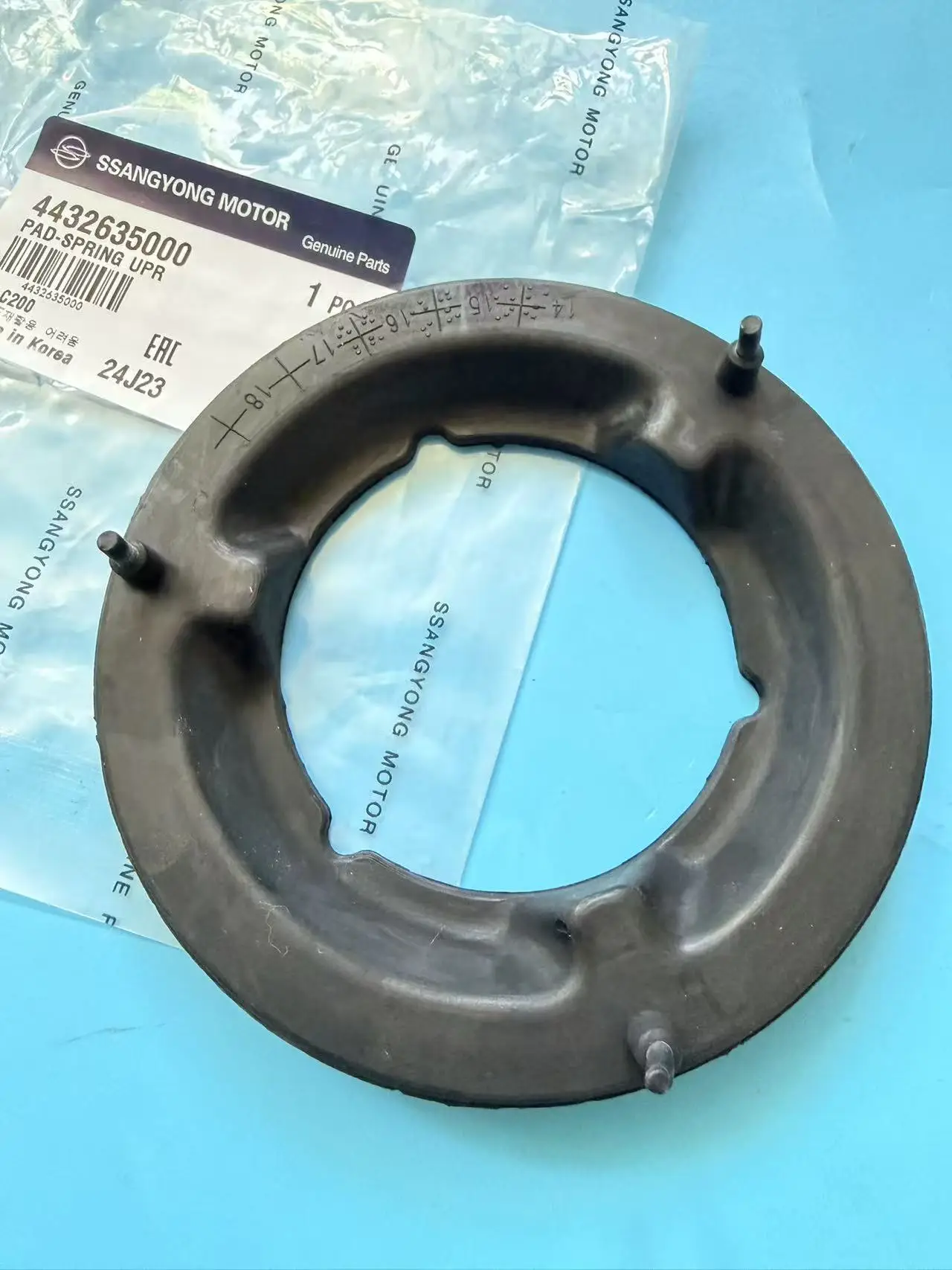 

Front Shock Absorber Spring Upper Pad 4432635000 For Ssangyong Tivoli/XLV 2015-