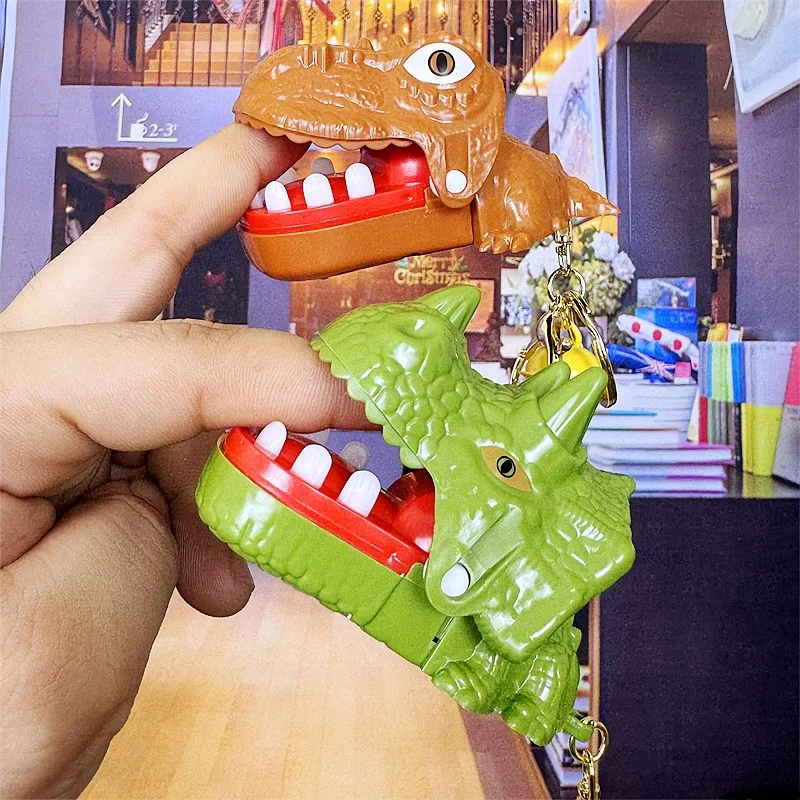 Porte-clés dinosaure mordu à la main, jouet crocodile mignon créatif, petit pendentif clé, couple de cartable, breloque, petit cadeau, amusant