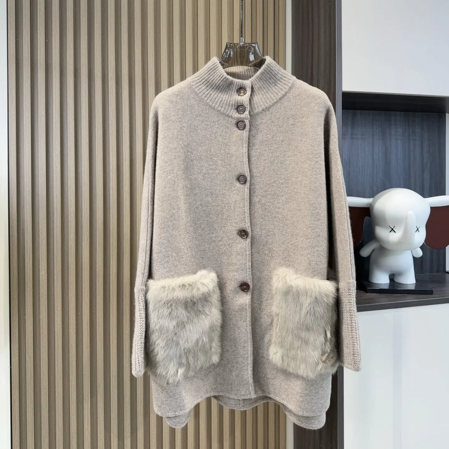 Women's wool coat with mink fur pockets – 2026 winter collection, long-sleeve knit cardigan with a stand collar.