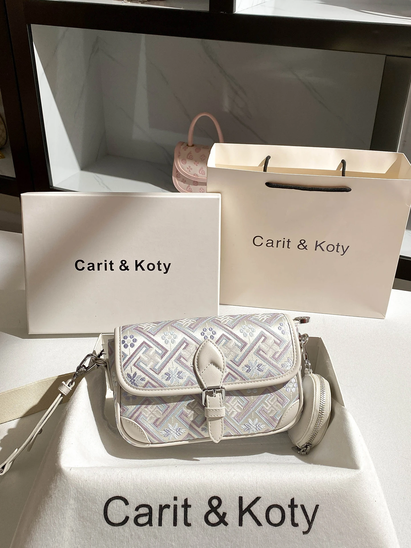 

Popular and Luxury Small Square Bag with Charming Decoration Chinese Style and Printing Women's Stylish and Versatile Handbag