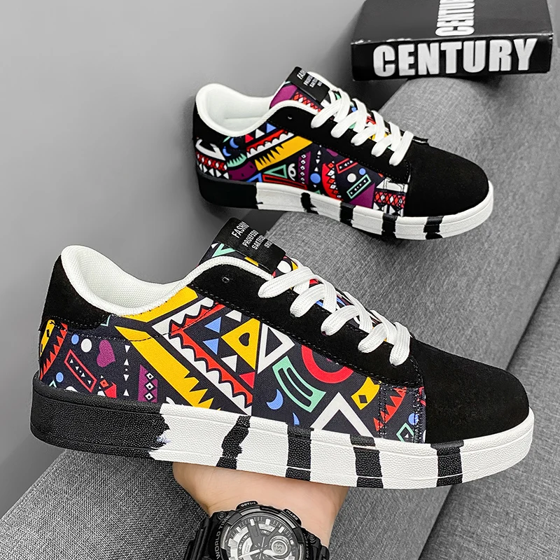 

Men's Canvas Skate Sneakers Graffiti Print Round Toe Lace-Up Casual Shoes Couples' Fashionable