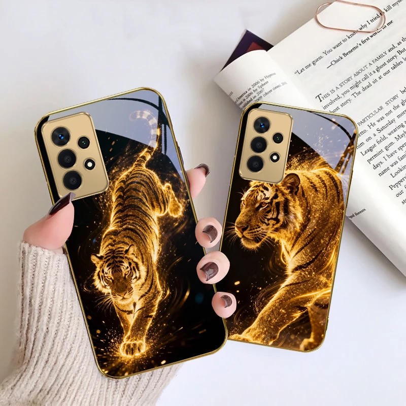 

Чехол для телефона Samsung A01, A52S, A04, A05S, A10, A12, A13, A22, A23, A24, A36, A42, M02, Note 10, 20 Ultra, 8, 9 — Золотой стеклянный чехол «Тигр Силы»