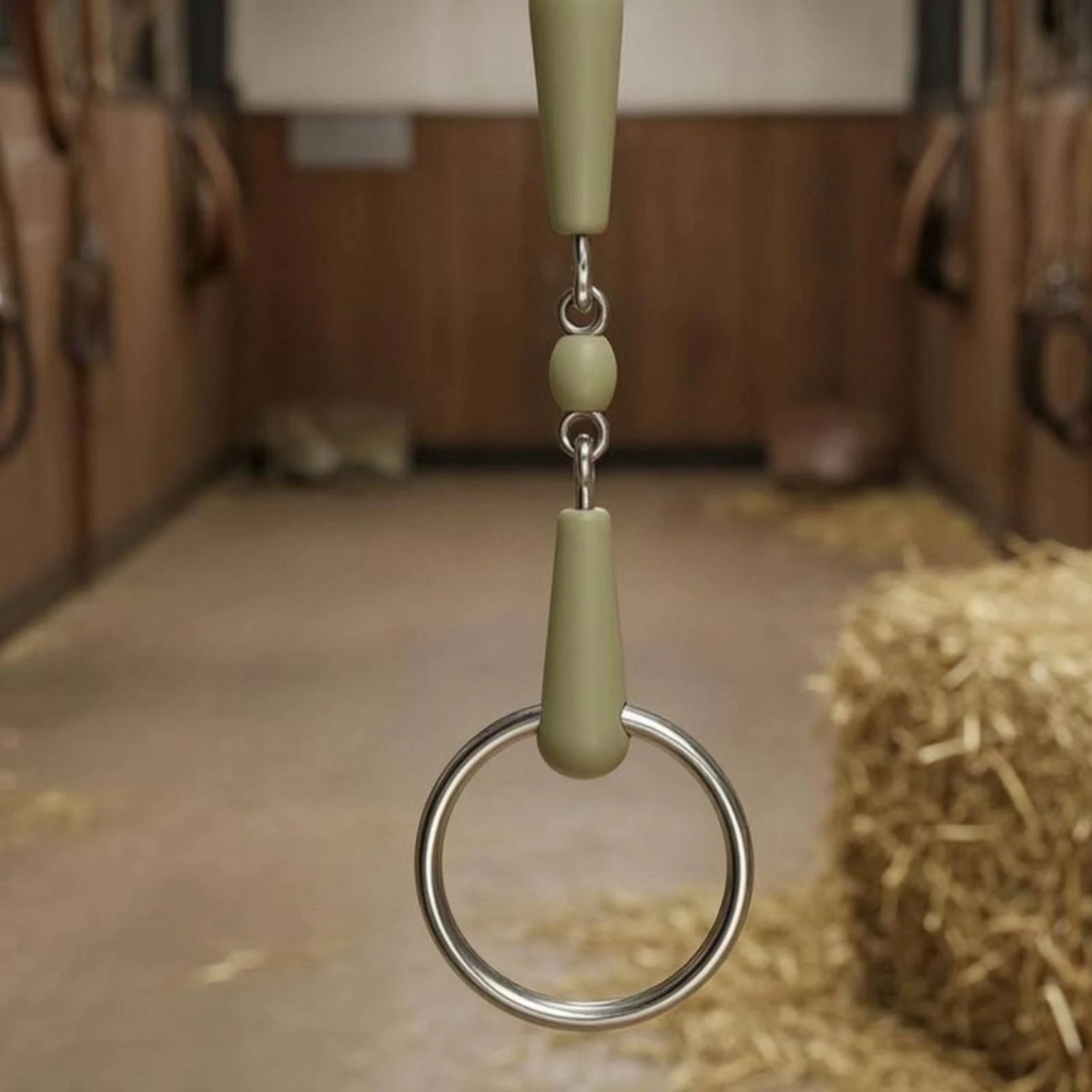 bocado-de-cavalo-de-dupla-articulacao-verde-oliva-com-aroma-de-maca-equipamento-para-cavalos-superficie-polida-duradouro