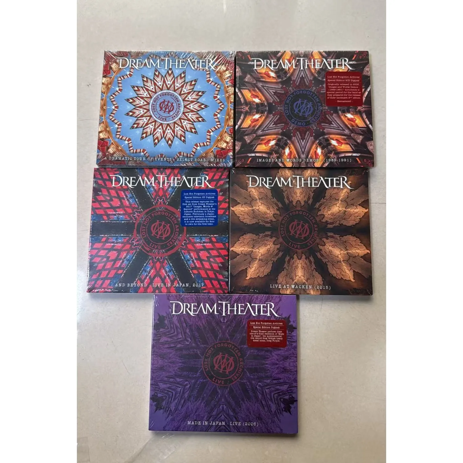 CD Audio di Performance Live di Progressive Metal con Composizione Strumentale Sofisticata e Interpretazione di Strumenti ad Alta Tecnologia