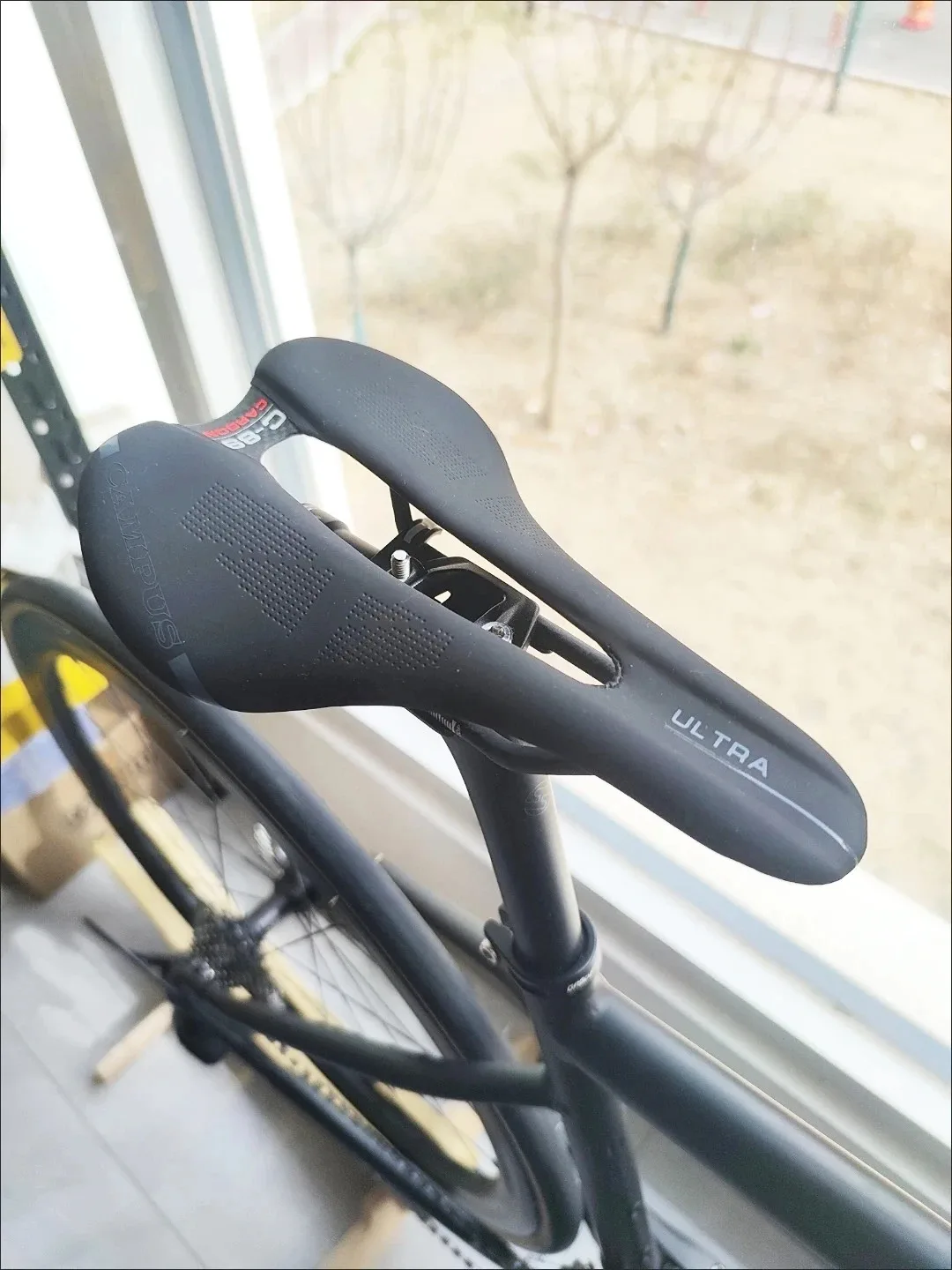 sella-bici-boost-leggera-in-carbonio-slr-tekno-flow-con-scocca-interamente-in-carbonio-per-bici-da-strada-e-mtb