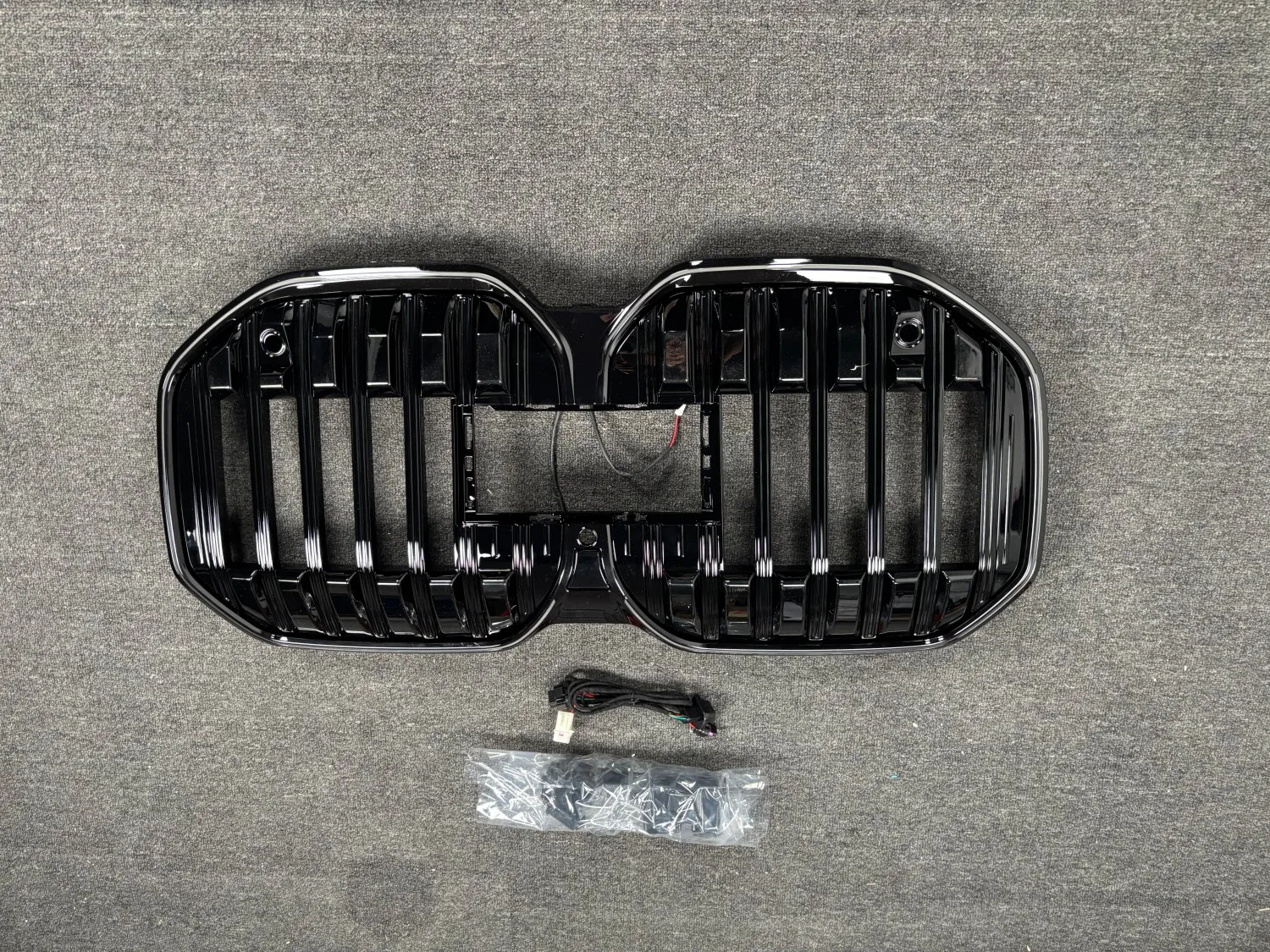 High Quality Car Grille Suitable For BMW 7 Series 740I 760I G70 Black Grillr Front Bumper Grille