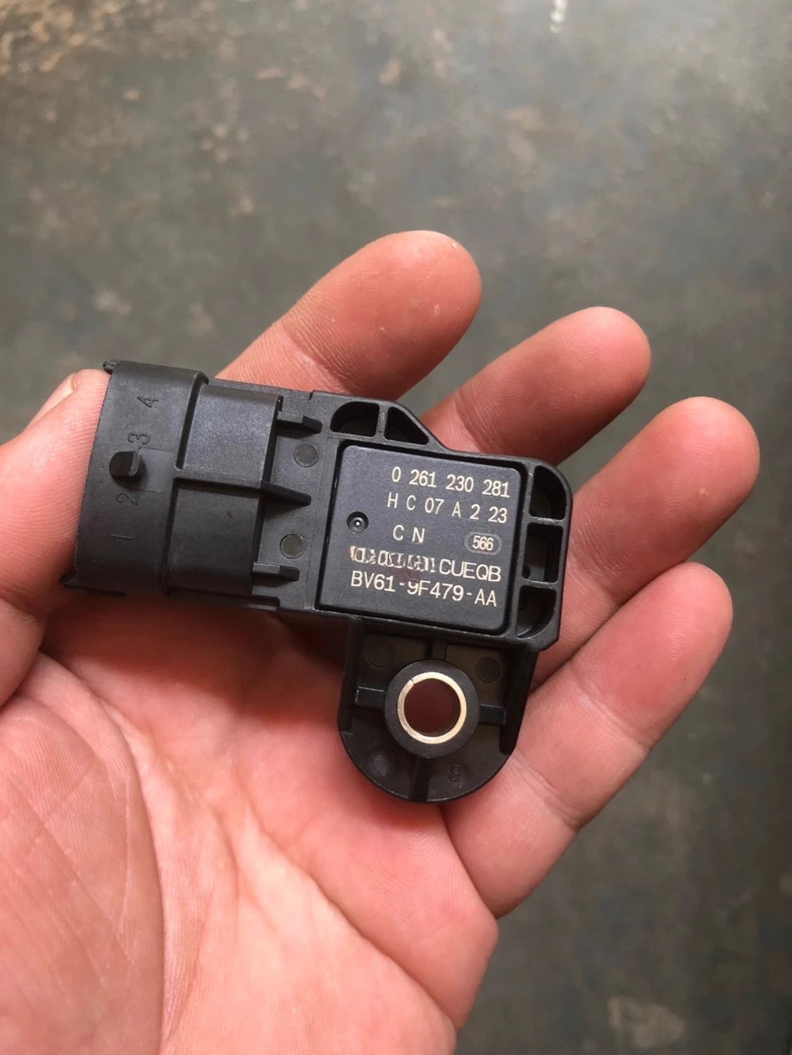 

For Ford Escape EcoSport Fiesta Mondeo Focus Edge Intake Pressure Sensor