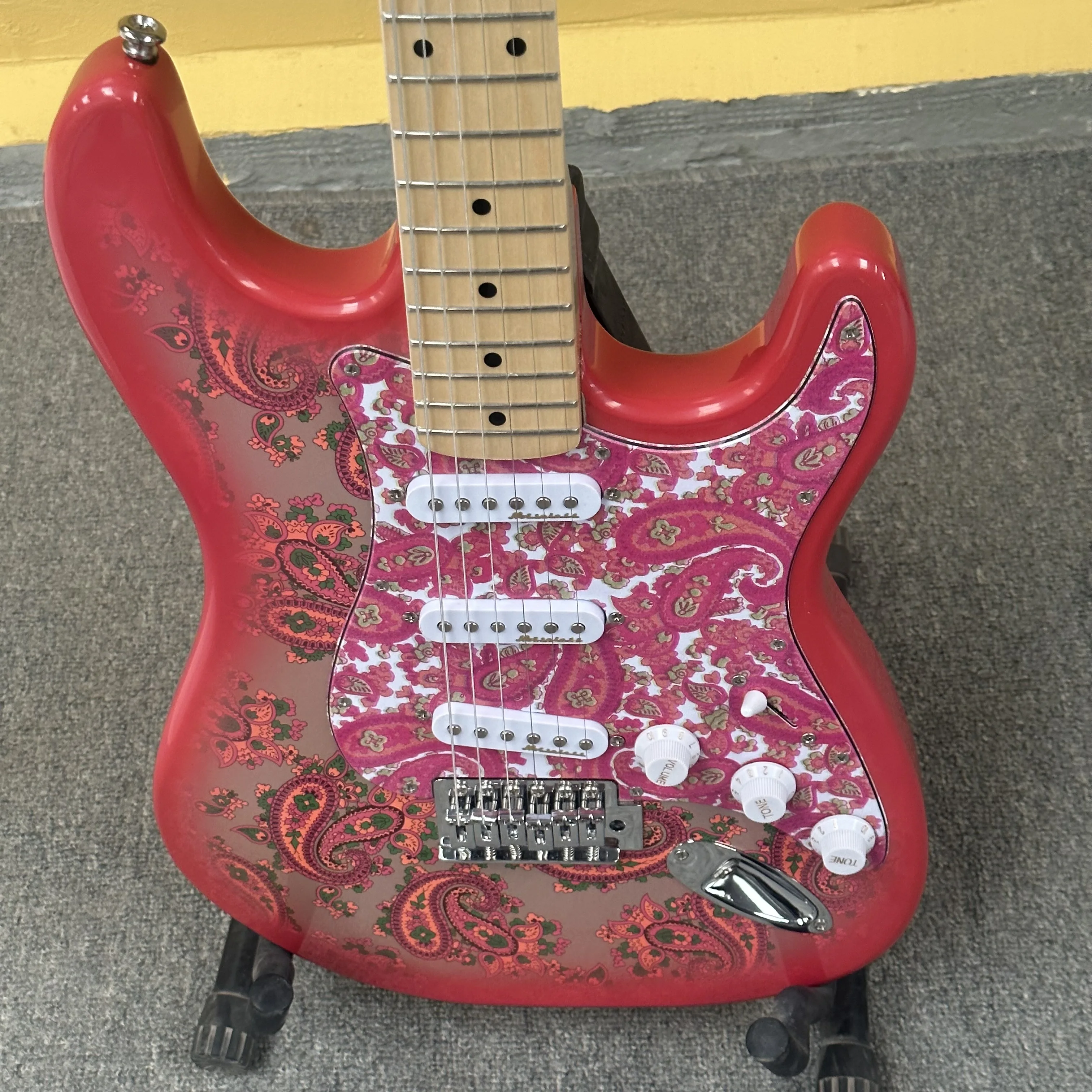 In stock 6 String Paisley Red ST Electric Guitar Maple Fretboard SSS Pickup Guitars Order will be shipped immediately guitarra