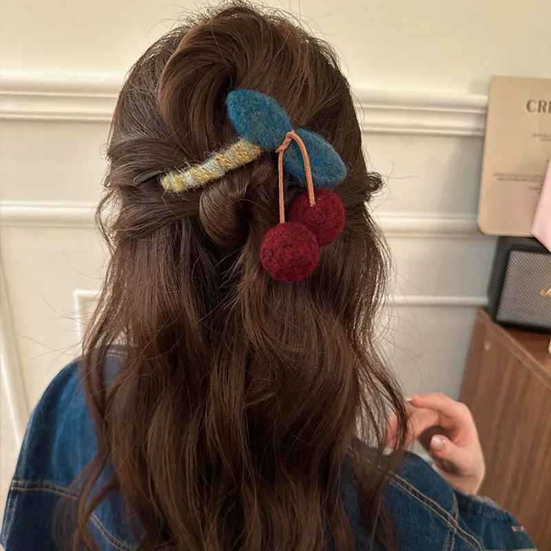 Autumn/Winter Vintage Cherry Twist Clip Women Fashion Versatile Back Head Ponytail Clip Elegant Temperament Twist Shark Clip New