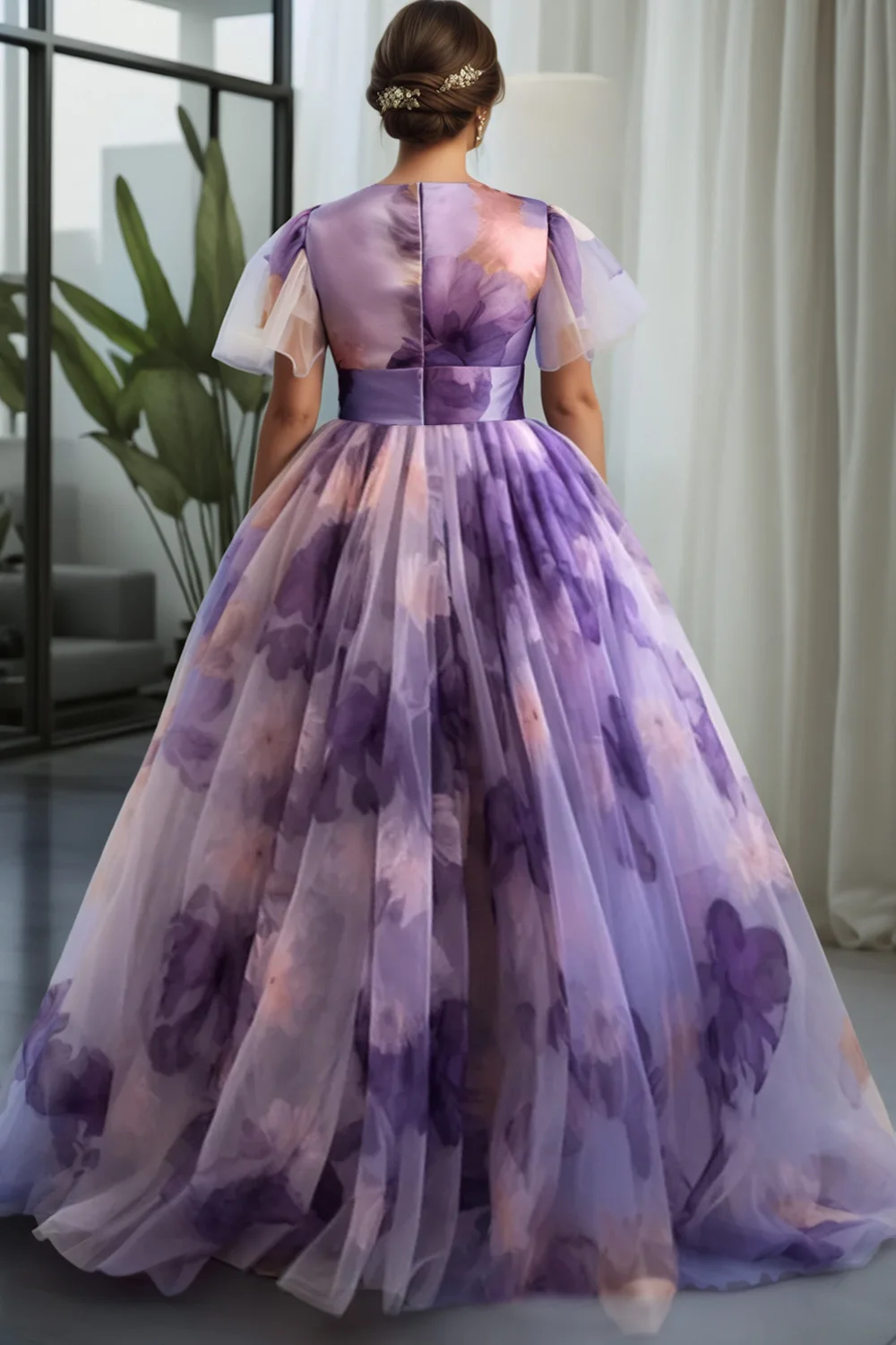 プラスサイズのウェディングゲスト用、パープルの花柄Vネック半袖チュールマキシドレス