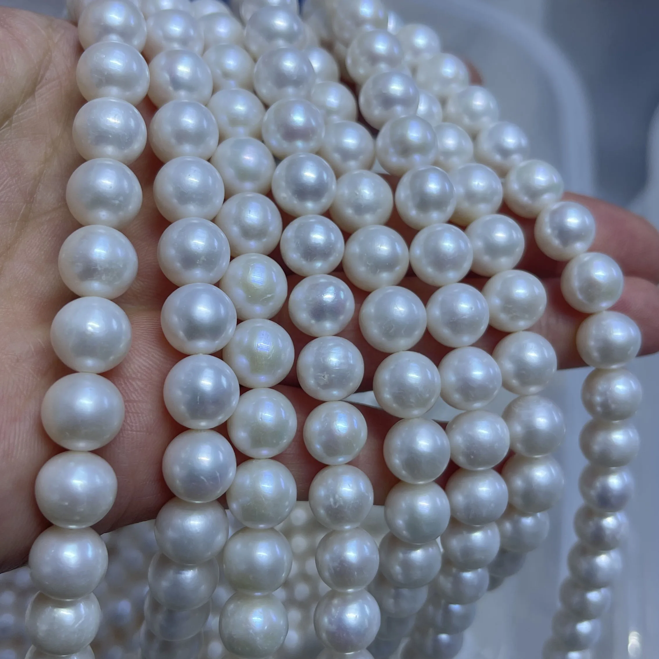 free shipping,16 inch good luster AA+ 8.5-9.5 mm round ,100% nature freshwater pearl material ,have flaws